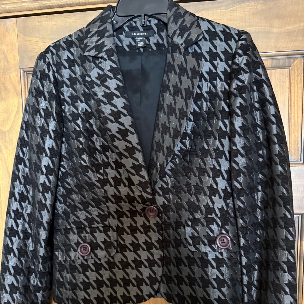 Stylish Suit Jacket - image 1